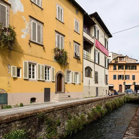 In Lucca's Picturesque Canal District 아파트 *